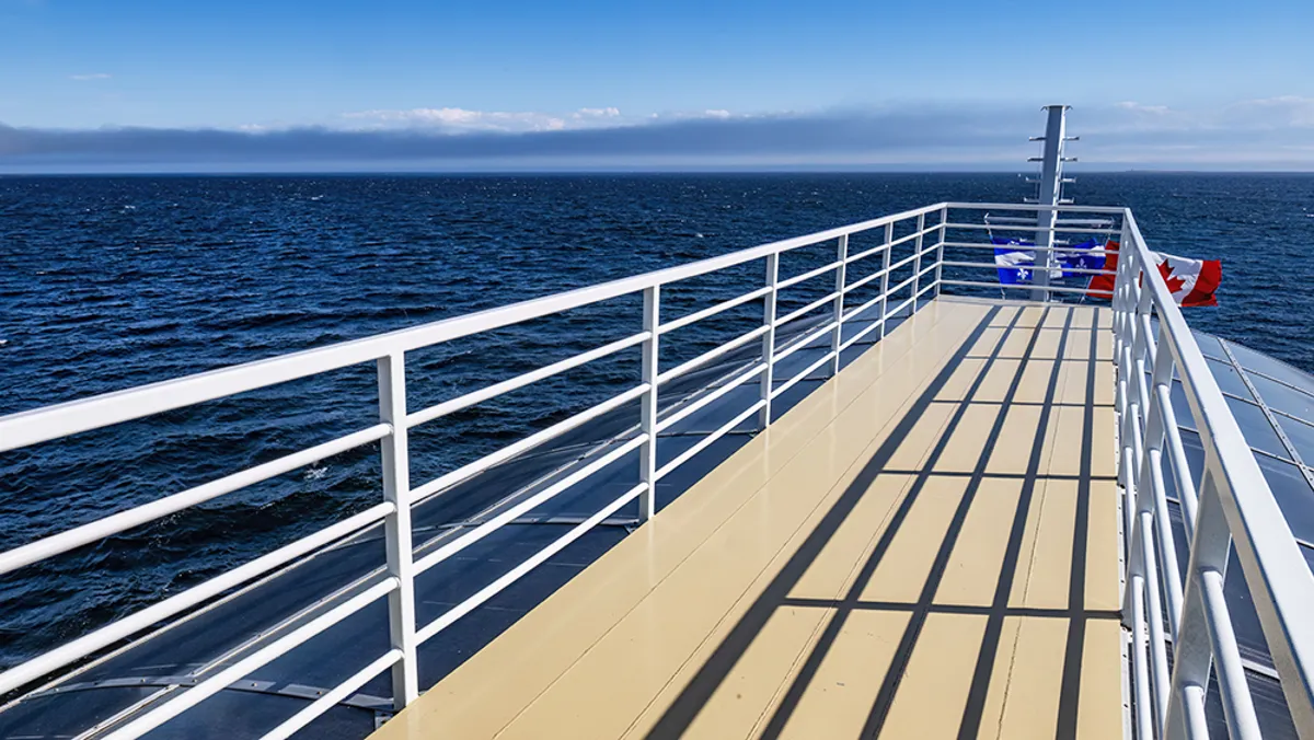 Statue Notre-Dame-du-Saguenay perchée au sommet du cap Trinité